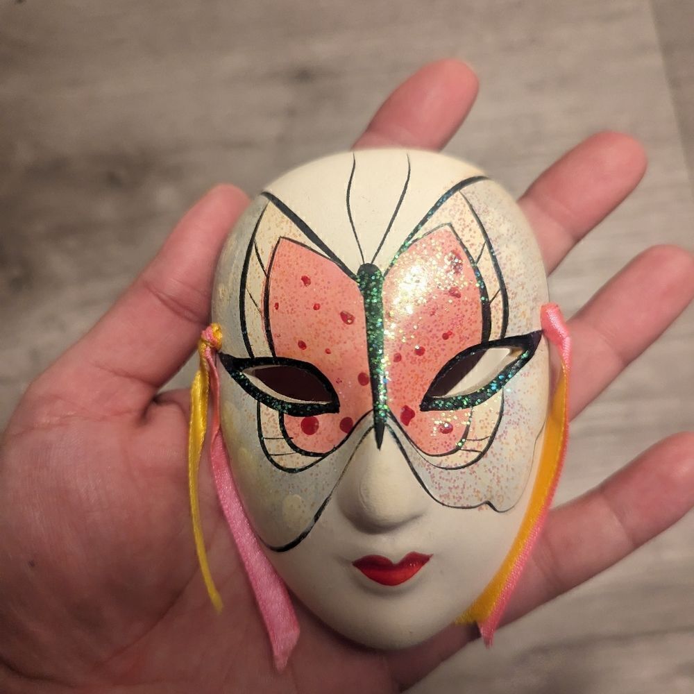 lot #101 Handmade Set of 2 Ceramic Vintage Glitter Mardi Gras Wall Decor Mask - Picture 5 of 6